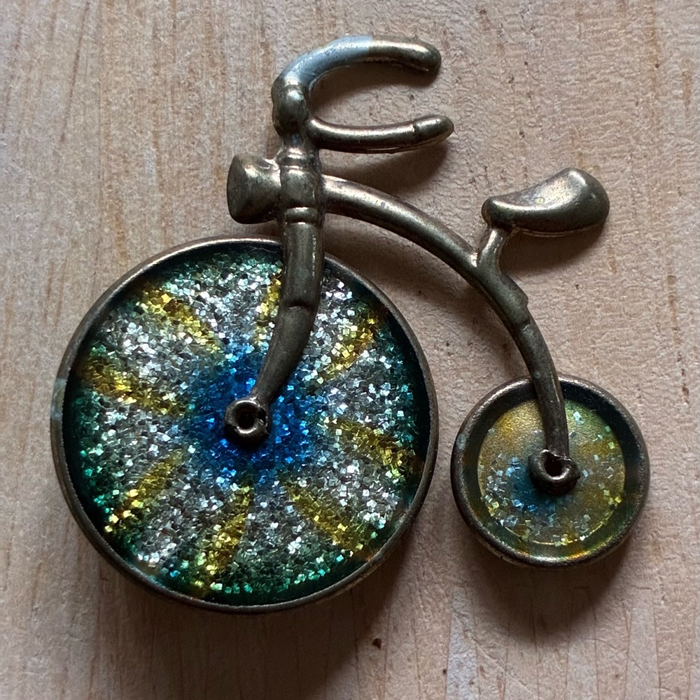 Bicycle Gold Toned Pin Brooch Jewelry
